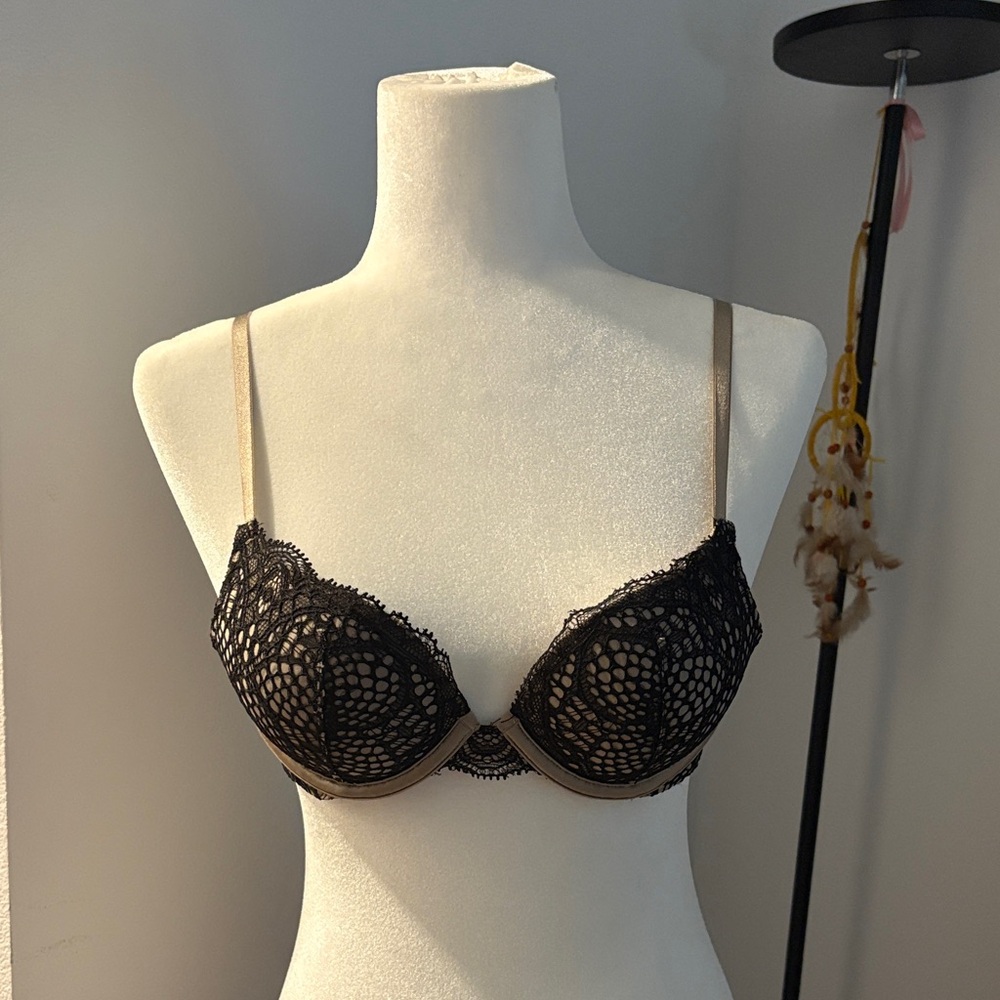 Victoria's Secret Tan and Black Lace Bra